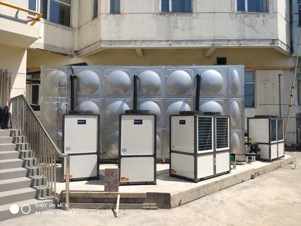 無錫錦湖大酒店安裝50噸空氣源熱泵熱水系統