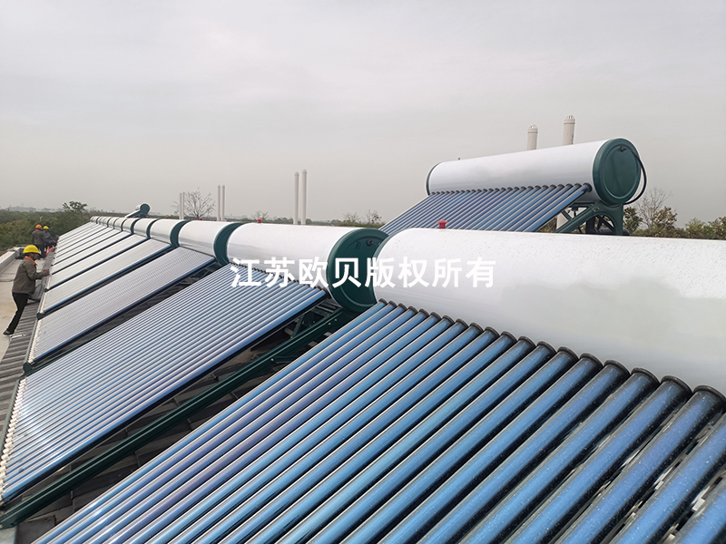 無需水泵的太陽能如何制熱水？解析無動力集熱器與熱泵的智能聯動